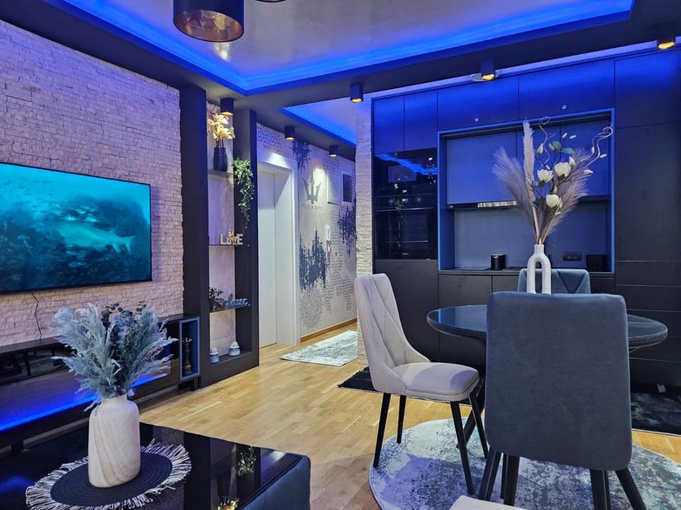 Living room, Dining area