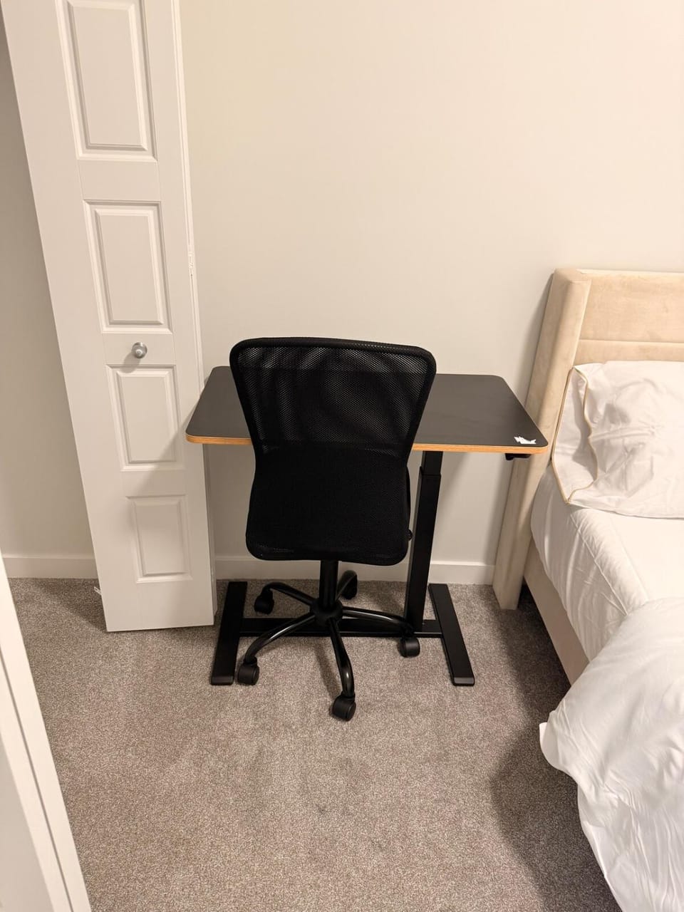 Modern 2 Bedroom Suite 15mins from Airport Sleeps 4 Apartment in Calgary