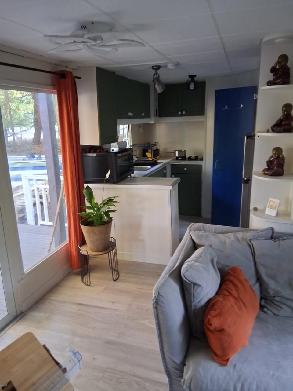 Camping Les Acacias Campground/ 
RV Resort in Pont-Saint-Esprit