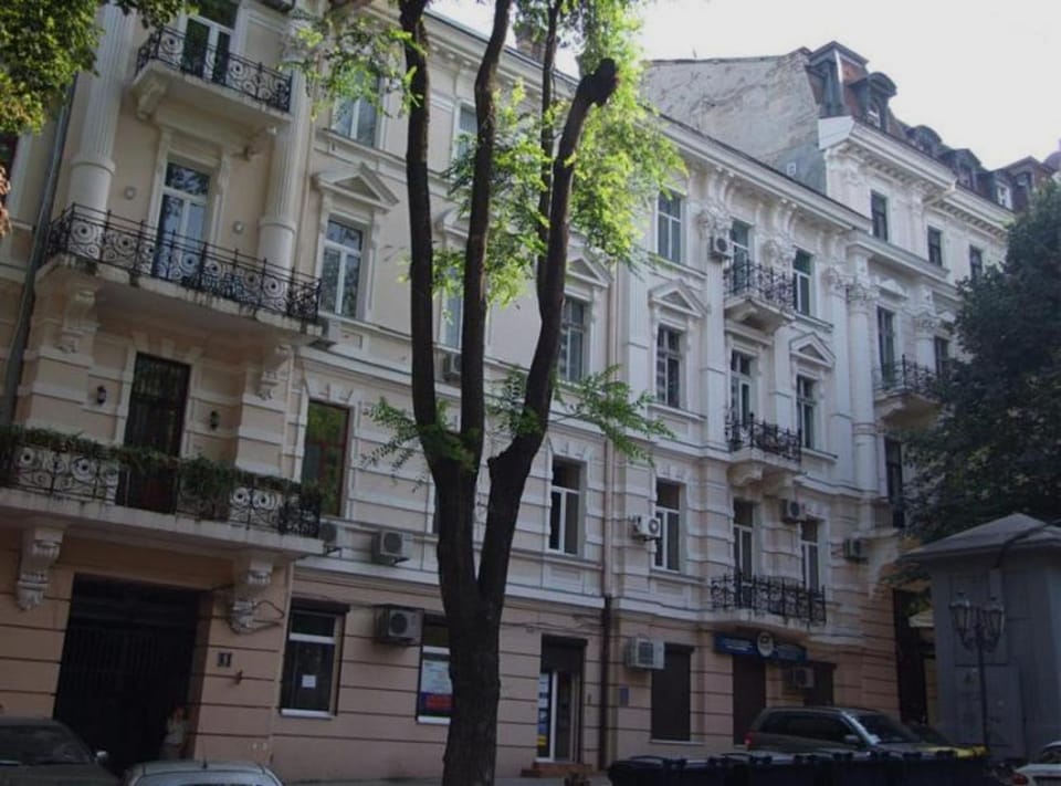 Property building, Day, Street view, Location, Parking