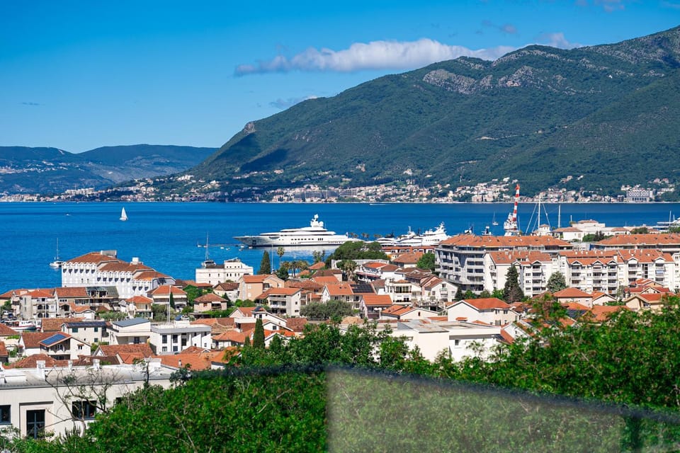 City view, Sea view