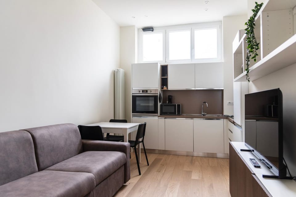TV and multimedia, Kitchen or kitchenette, Seating area, oven, stove