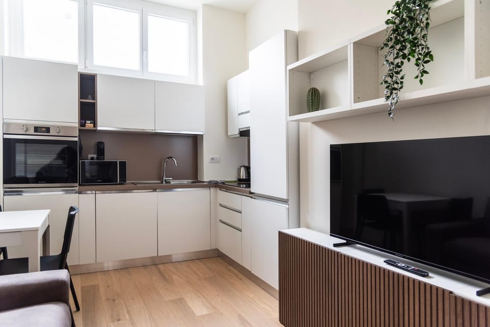 TV and multimedia, Kitchen or kitchenette, Dining area, oven, pet friendly, stove