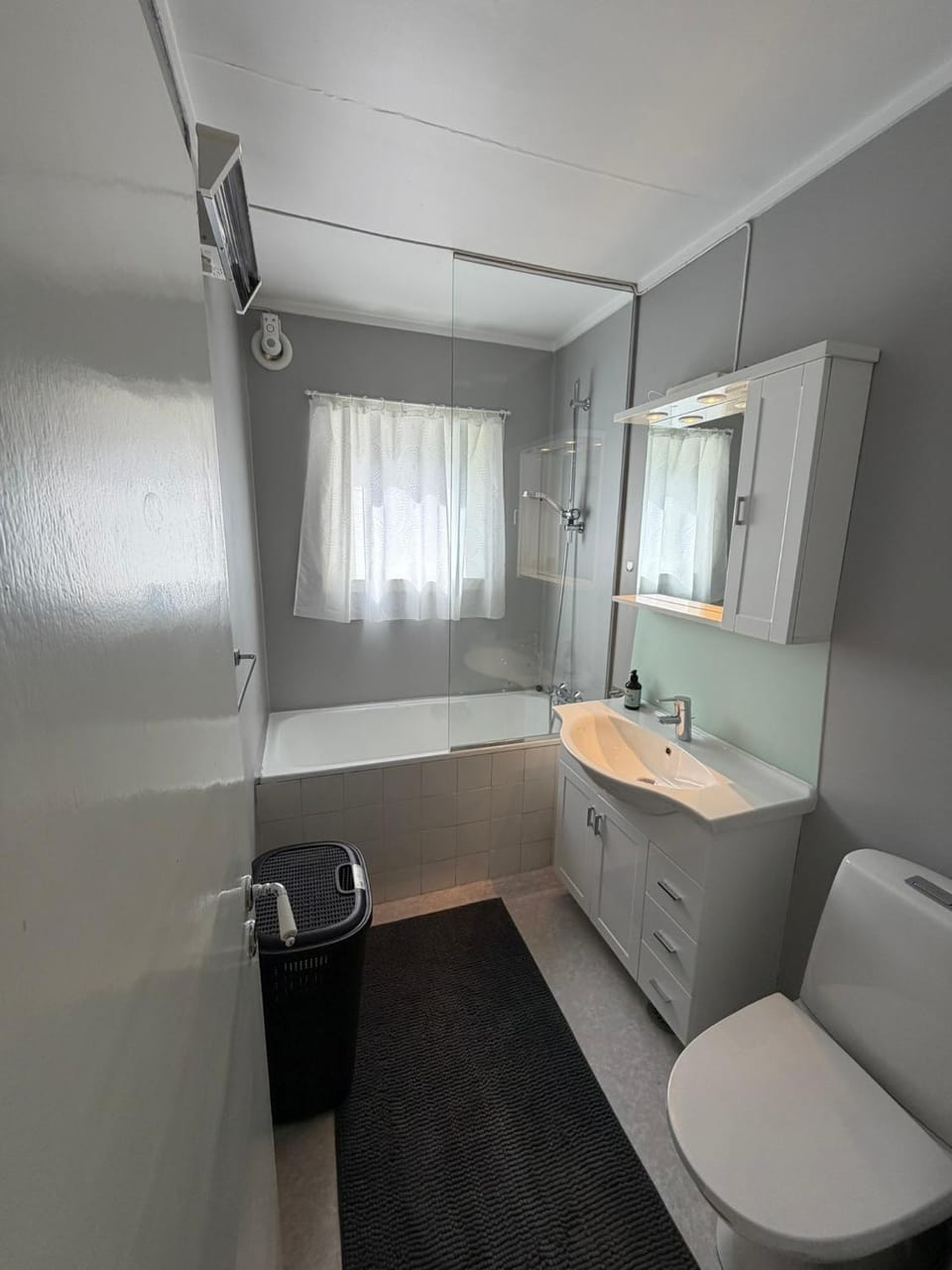 Shower, Toilet, Bathroom, Bath