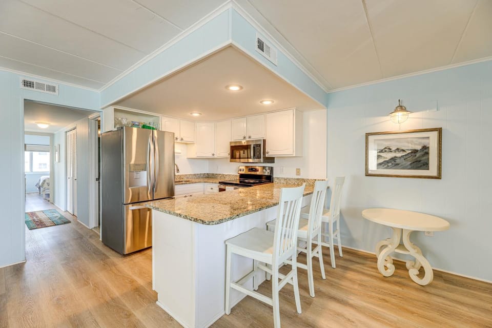 Walkable Condo w/ Water View in Ocean City! House in Ocean City