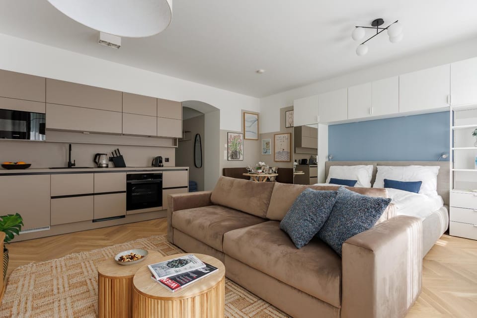 TV and multimedia, Kitchen or kitchenette, Living room, Seating area, Dining area, oven, stove