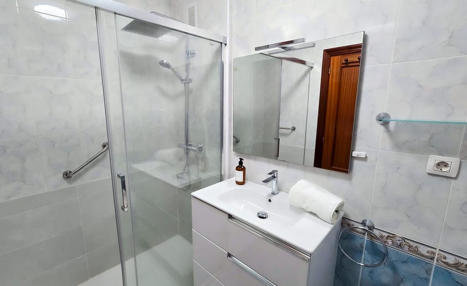 Shower, Bathroom, towels