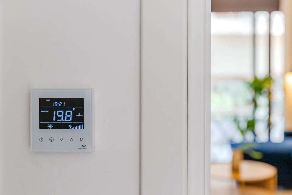 Photo of the whole room, Bedroom