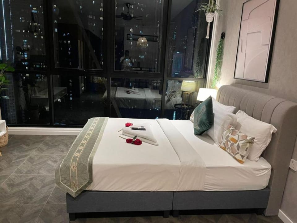 Bed, Living room, Photo of the whole room, Bedroom, towels