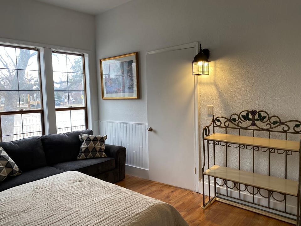 Bed, Bedroom, Street view