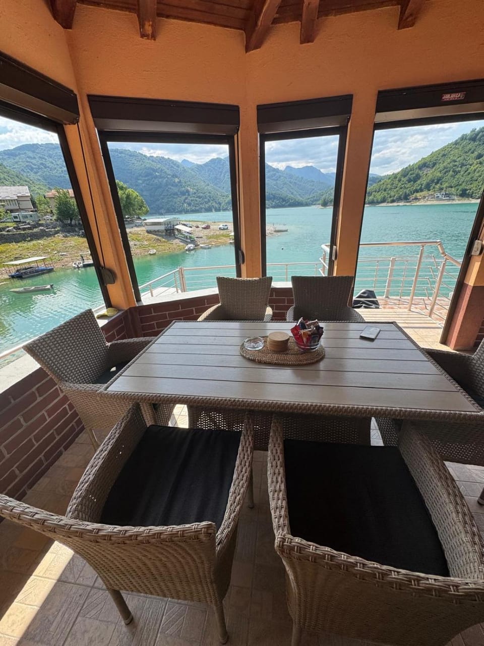 Casa Del Lago House in Federation of Bosnia and Herzegovina