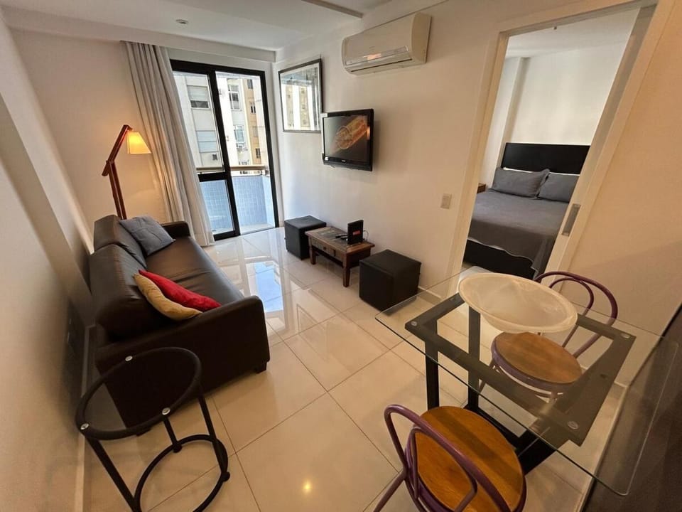 Communal lounge/ TV room, Bed, TV and multimedia, Living room, Photo of the whole room, Seating area, Dining area, Evening entertainment, Bedroom, air conditioner