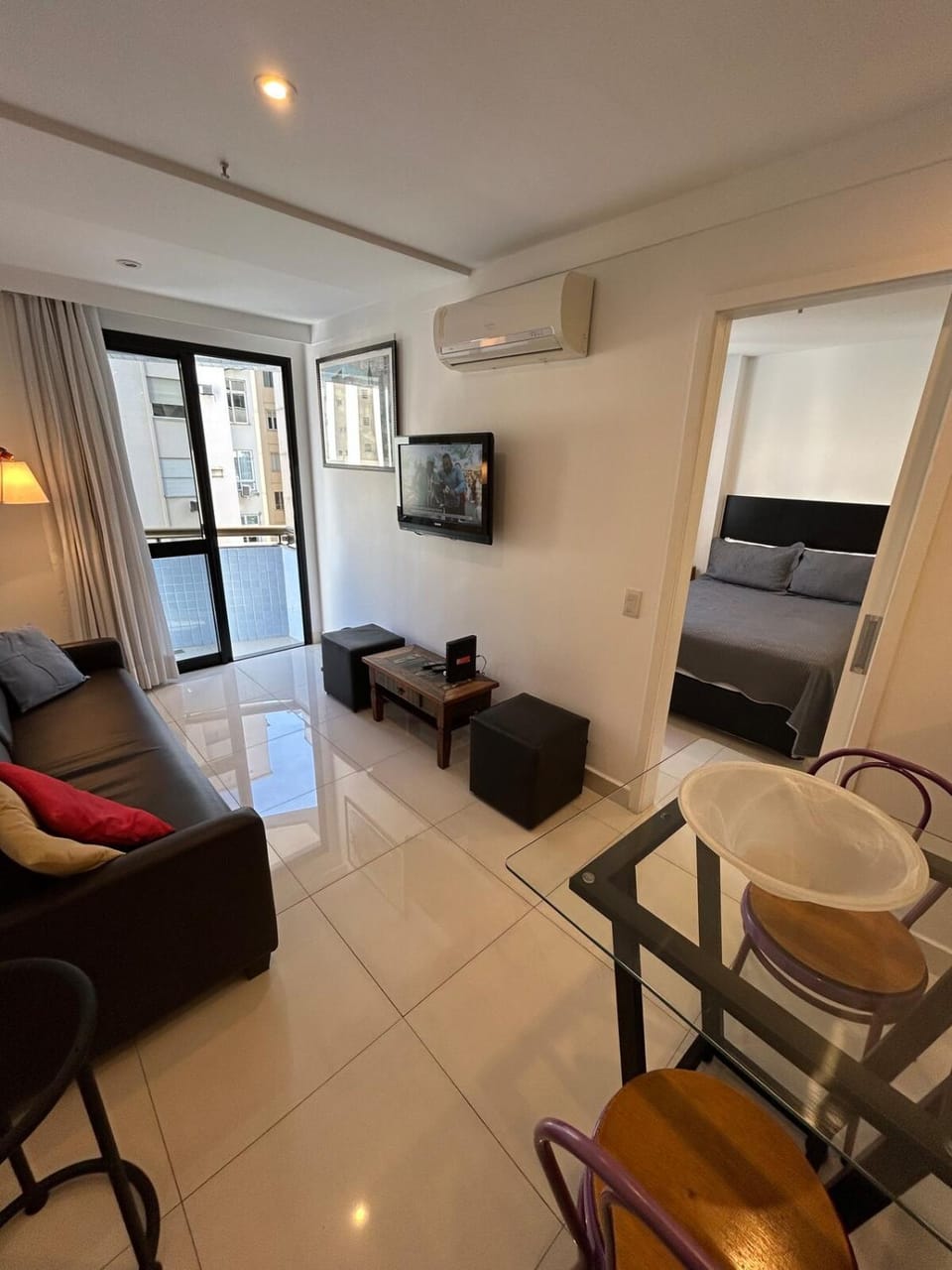 Communal lounge/ TV room, Bed, TV and multimedia, Living room, Seating area, Evening entertainment, Bedroom, air conditioner