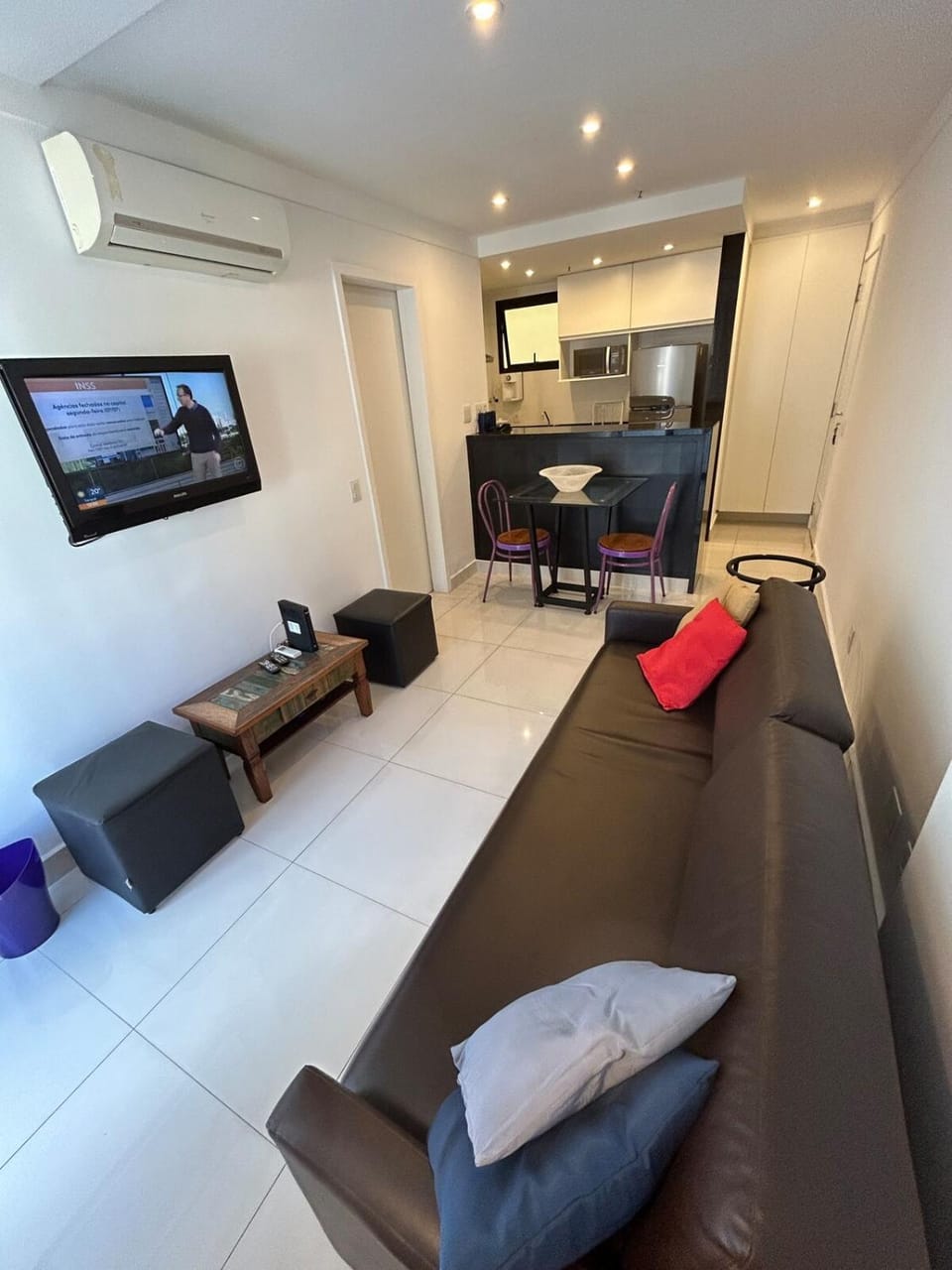 Bed, TV and multimedia, Kitchen or kitchenette, Living room, Photo of the whole room, Seating area, Dining area, Bedroom, air conditioner