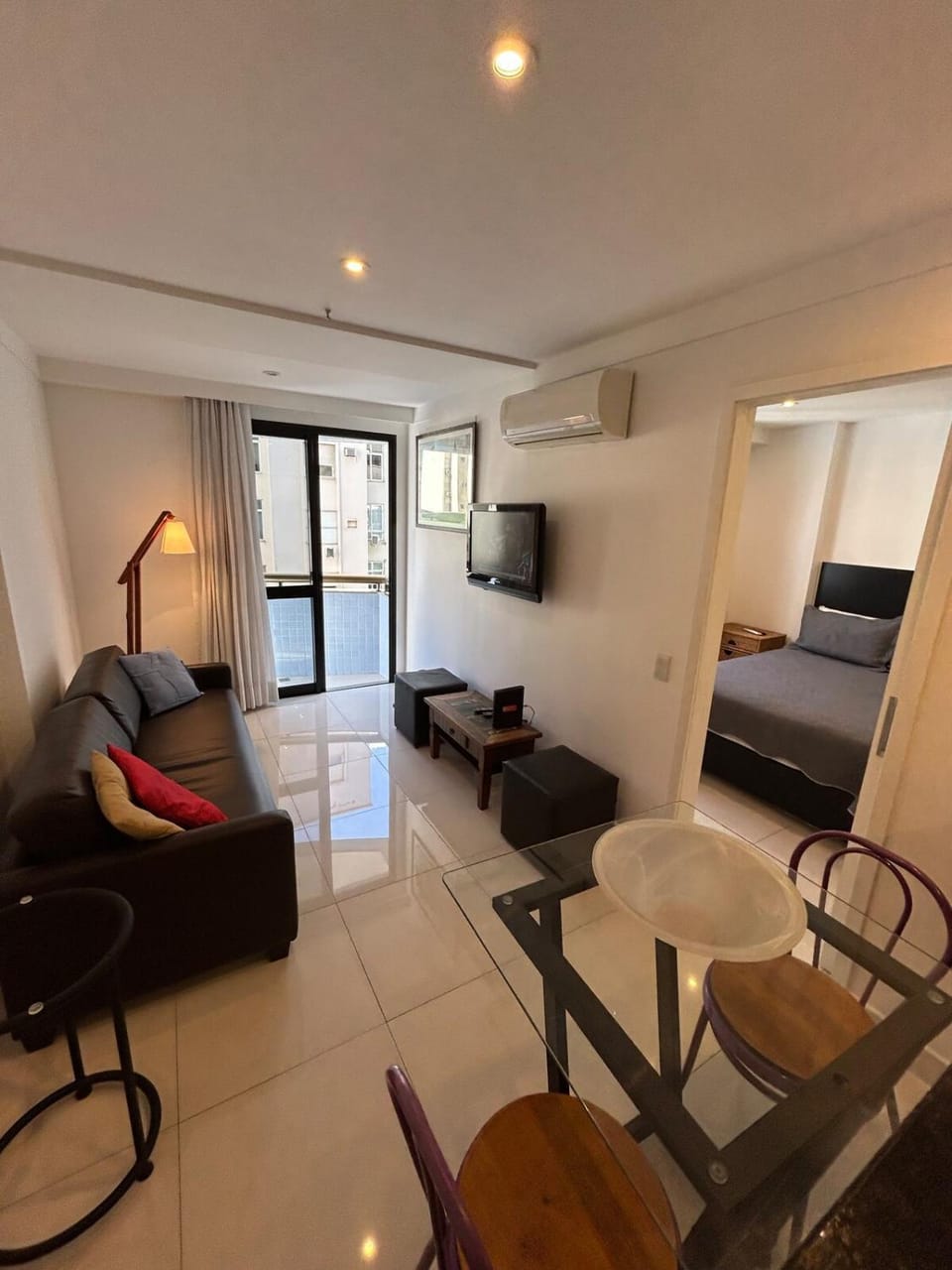 Bed, Living room, Photo of the whole room, Seating area, Dining area, Bedroom, air conditioner