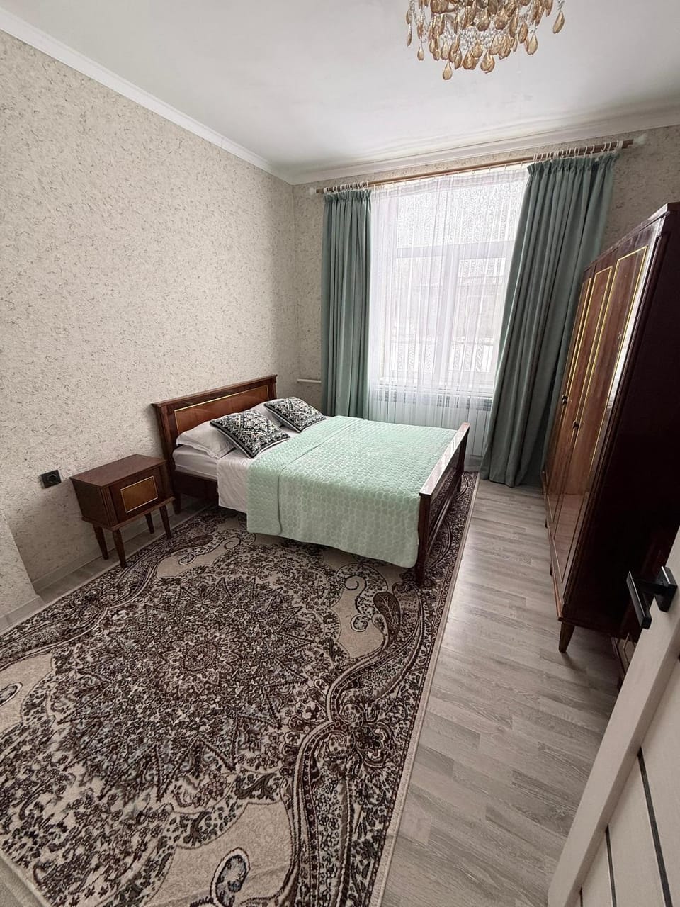 Bed, TV and multimedia, Photo of the whole room, Bedroom
