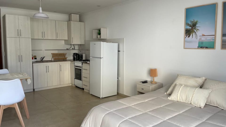Bed, Photo of the whole room, Dining area, Bedroom, minibar, oven, toaster