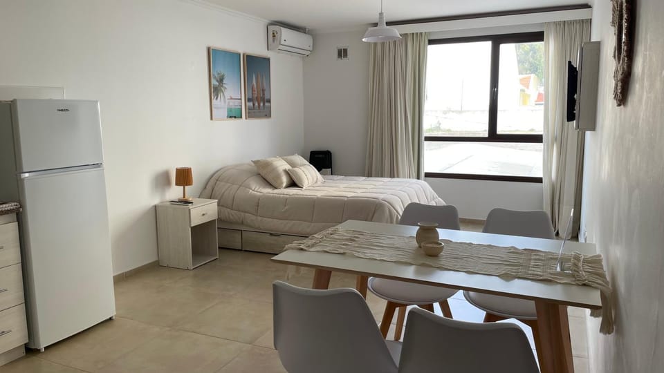 Bed, Living room, Photo of the whole room, Seating area, Dining area, Bedroom, heating, air conditioner