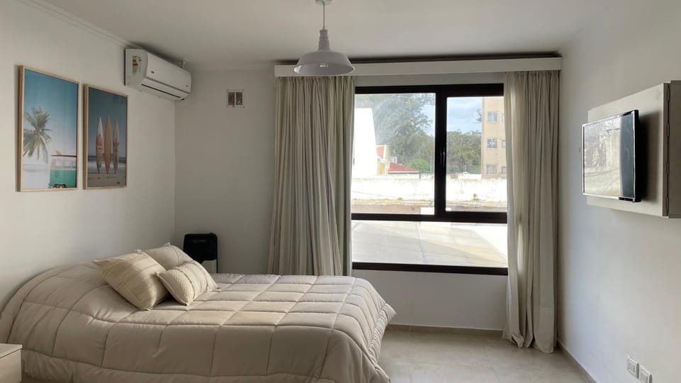 Bed, TV and multimedia, Photo of the whole room, Bedroom, heating, internet, air conditioner