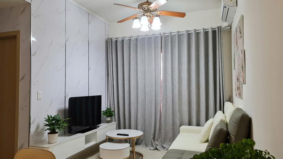 TV and multimedia, Living room, Seating area, air conditioner