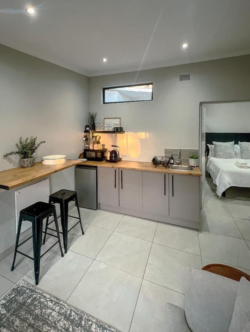 Kitchen or kitchenette, Living room, Photo of the whole room, Seating area, Dining area, minibar