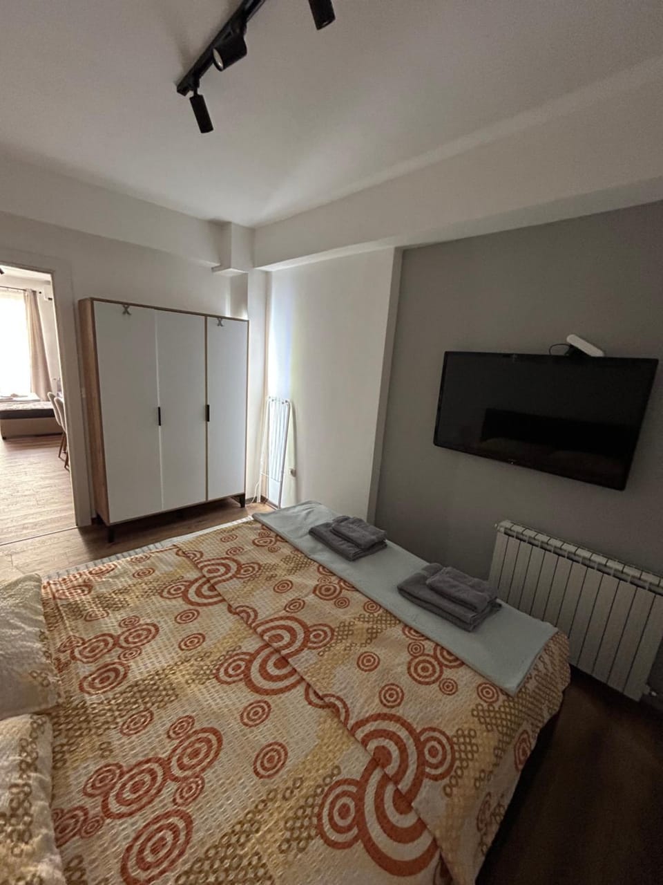 Communal lounge/ TV room, Bed, TV and multimedia, Bedroom, wardrobe