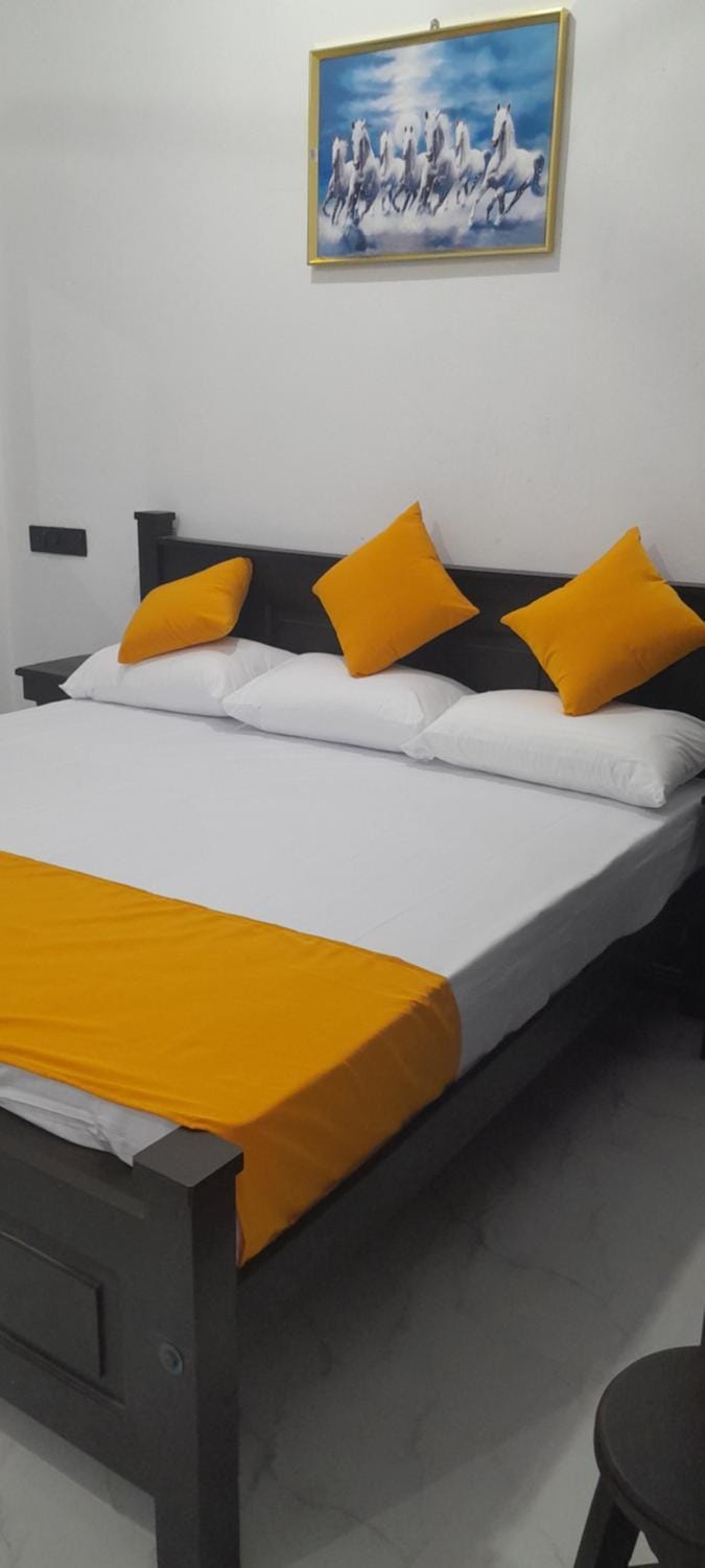 Sunbreeze Guest House Bed and Breakfast in Sri Lanka