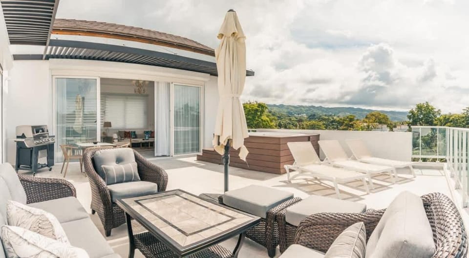 Penthouse with jacuzzi in Lake View Apartment in Las Terrenas