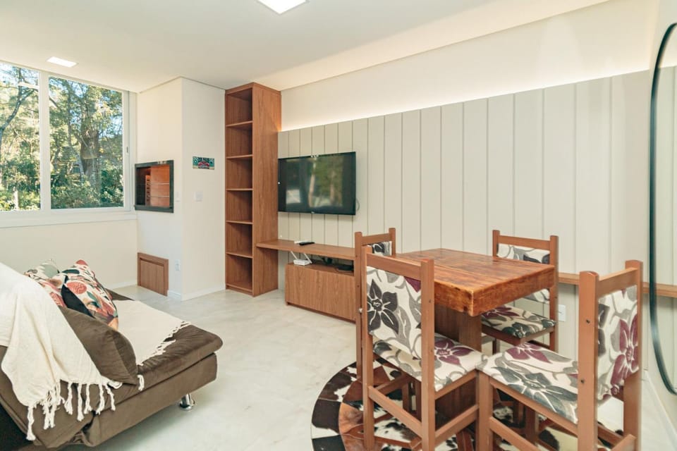 Ap 1 Dormitório com garagem ampla e churrasqueira Apartment in Gramado