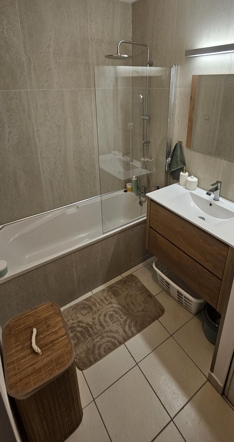 Bathroom, Bath