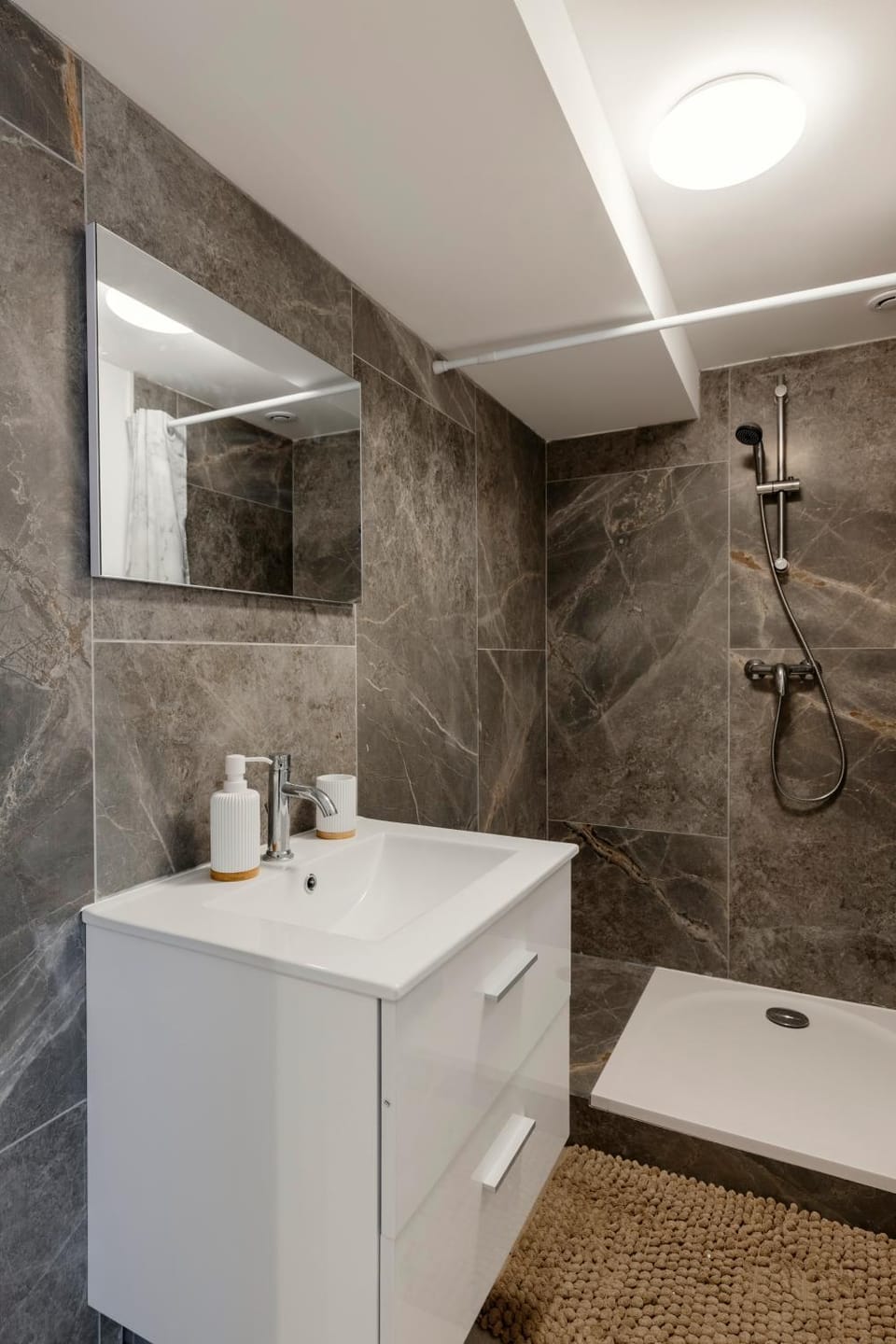 Le Sun - appartement en hypercentre Apartment in Auvergne-Rhône-Alpes