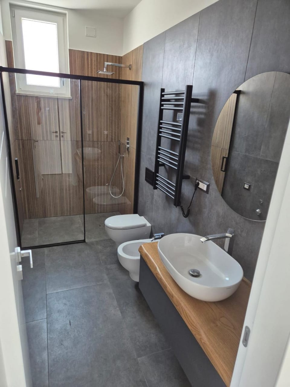 Shower, Toilet, Bathroom, bidet, towels
