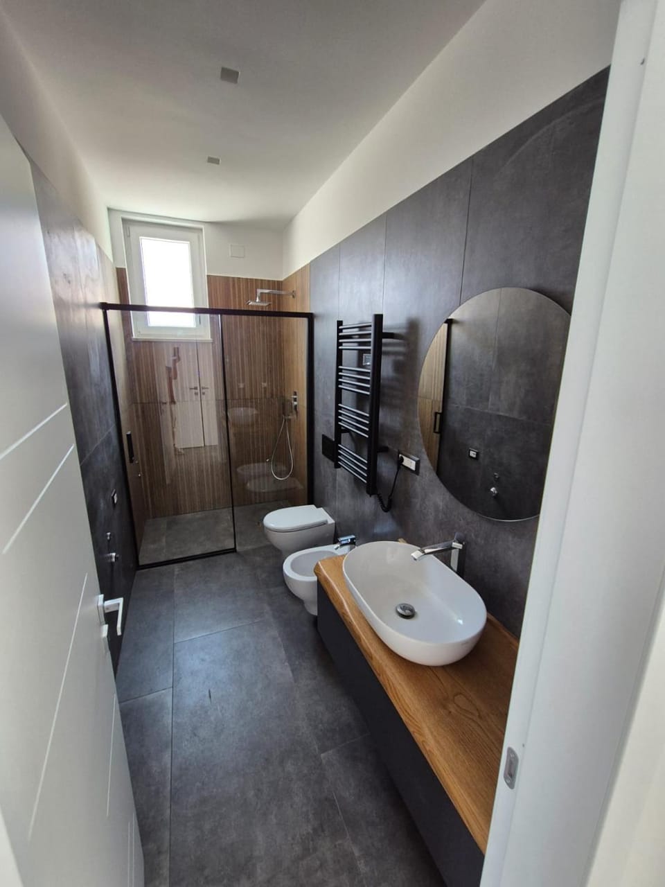 Shower, Toilet, Bathroom, towels