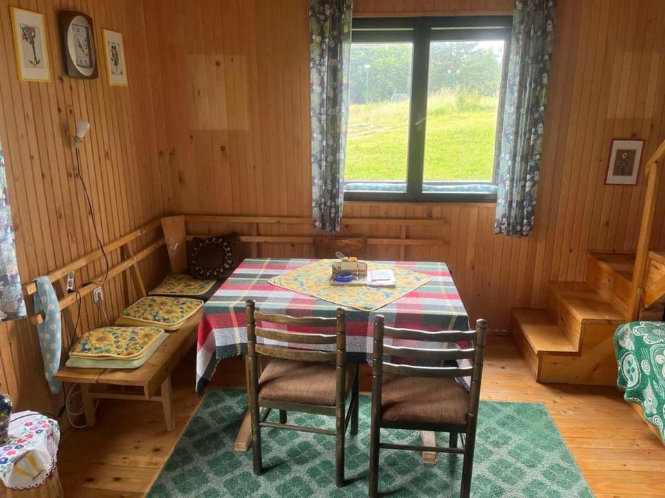 Seating area, Dining area