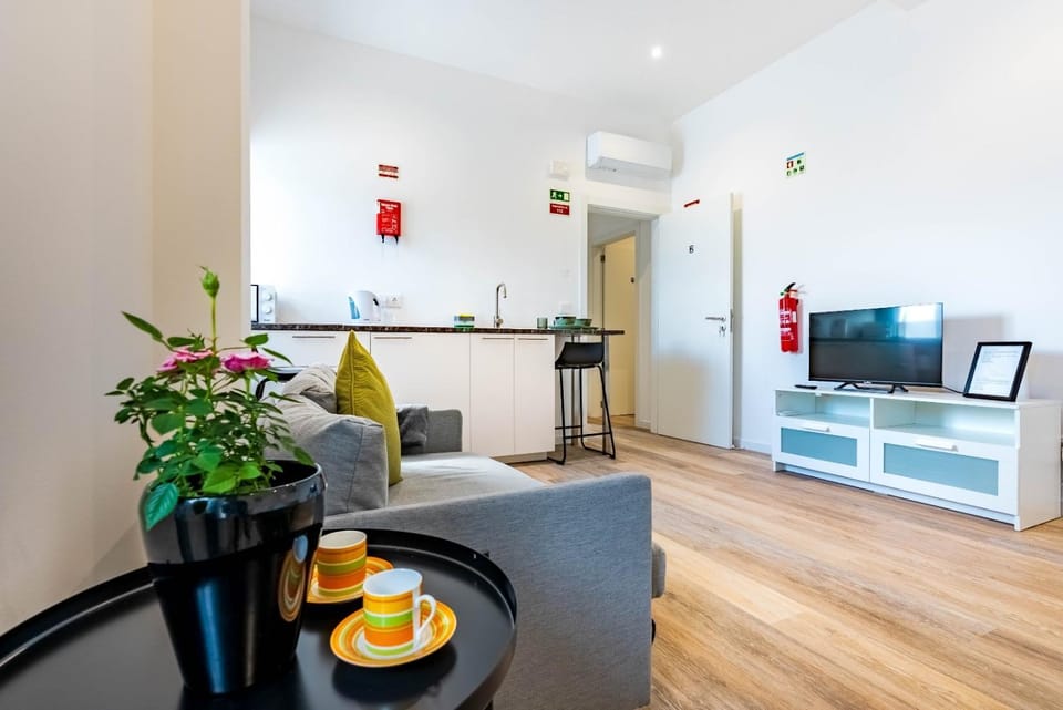 TV and multimedia, Kitchen or kitchenette, Living room, Dining area
