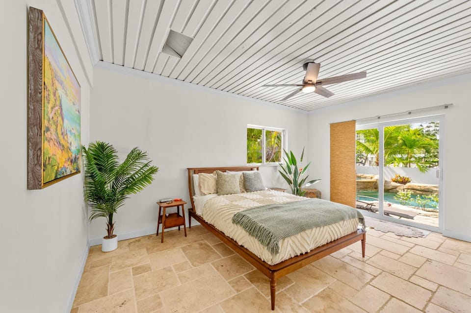 Luxe Waterfront Escape Pool & Fire Pit House in Pompano Beach