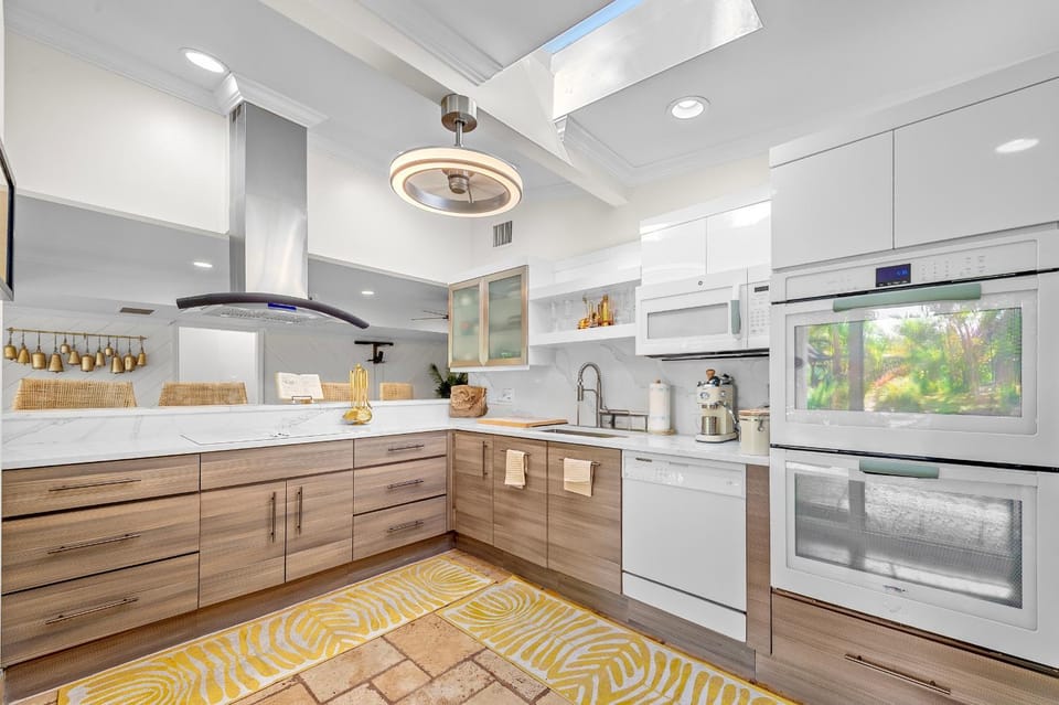 Luxe Waterfront Escape Pool & Fire Pit House in Pompano Beach