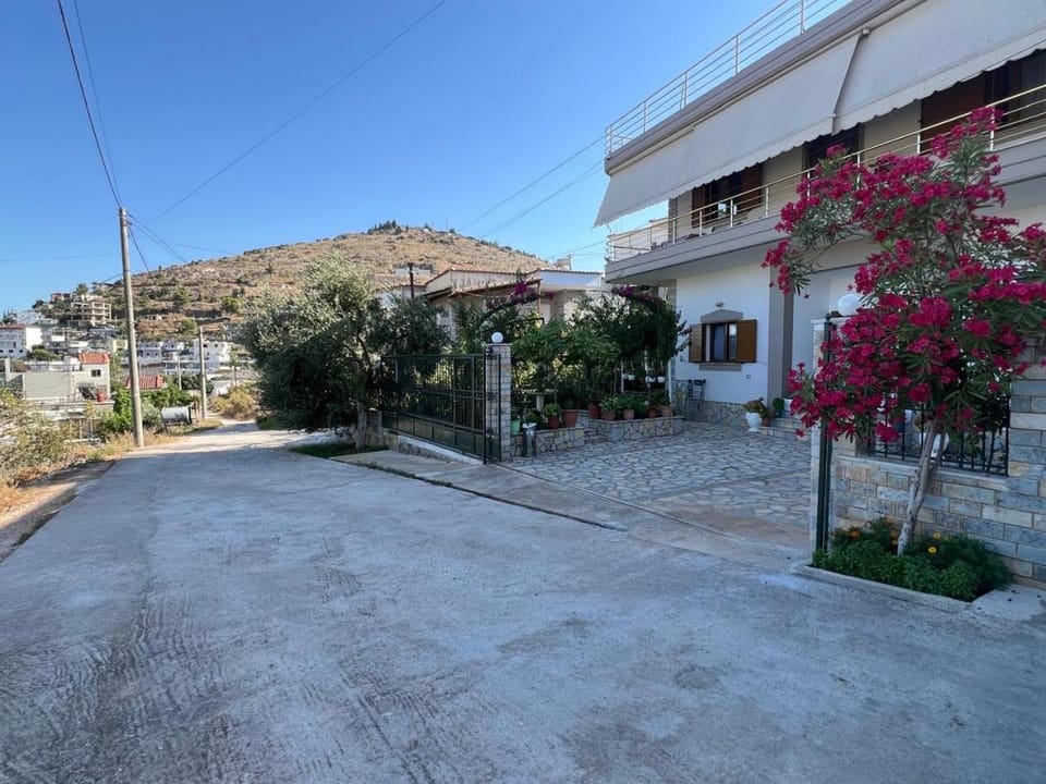 Property building, Day, Neighbourhood, Natural landscape, Street view