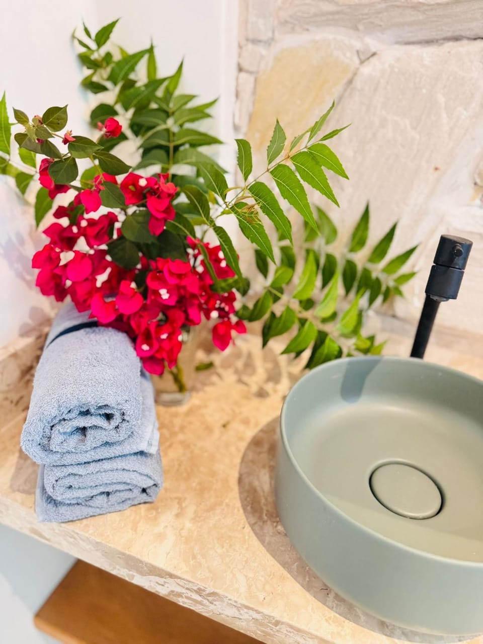 Bathroom, Decorative detail, towels
