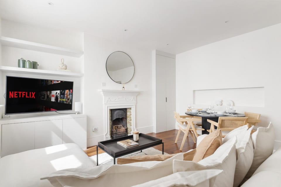 Communal lounge/ TV room, Kitchen or kitchenette, Evening entertainment