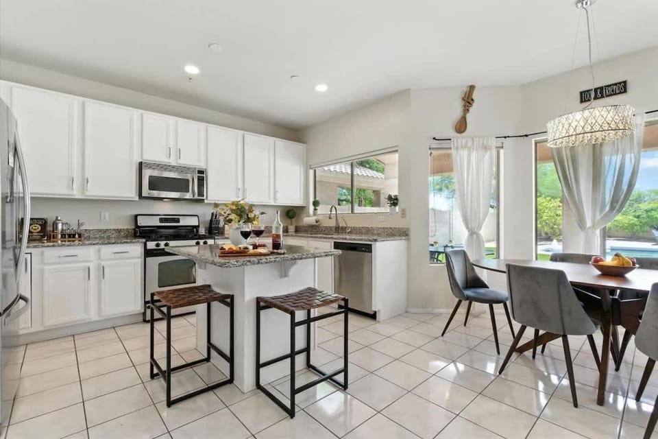 Birdie-Private Pool & BBQ-4 Mins TPC Scottsdale House in Scottsdale