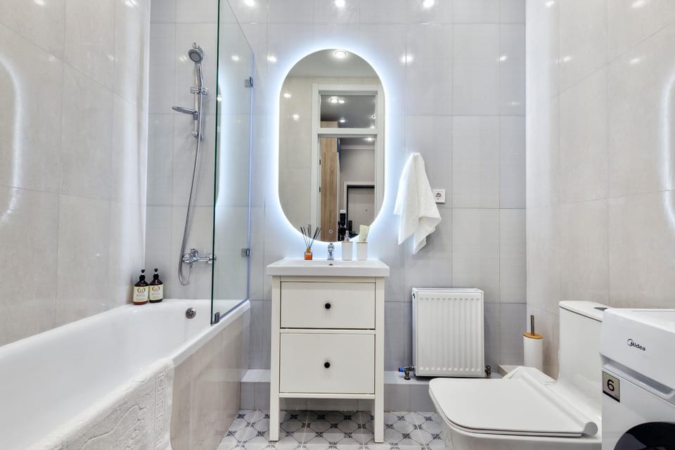 Shower, Toilet, Bathroom, Bath, towels