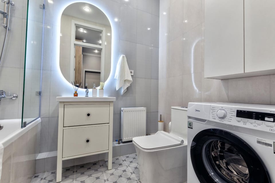 Shower, Toilet, Bathroom, Bath, towels, washing machine, dryer