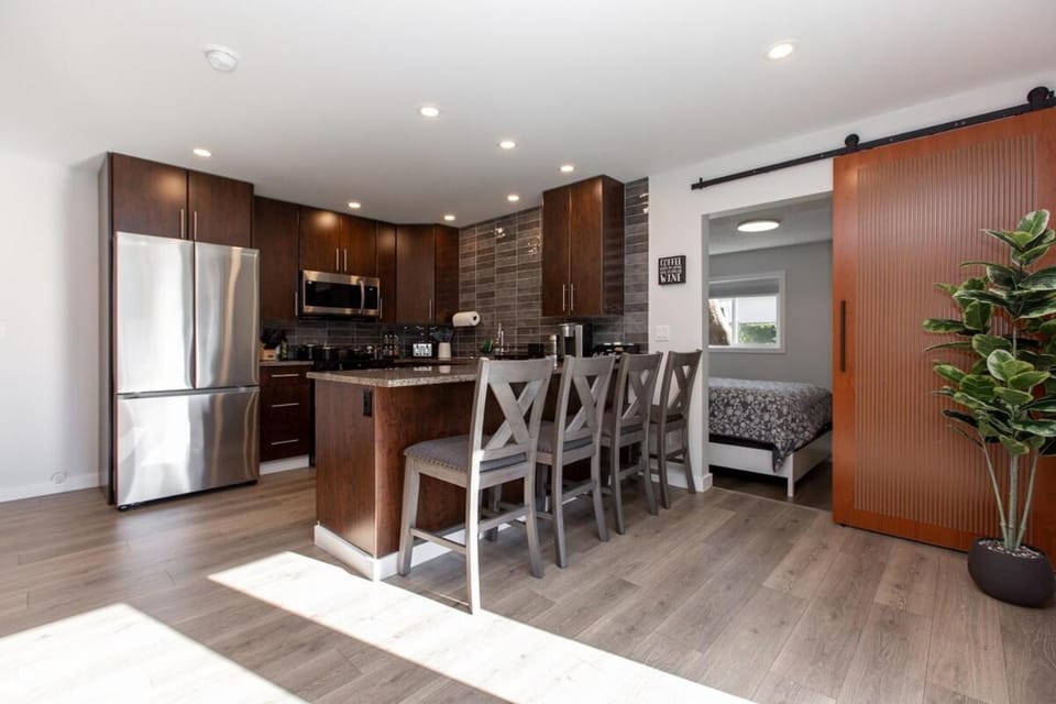Cozy 1-Bedroom Retreat in the Heart of Langford Apartment in Vancouver Island
