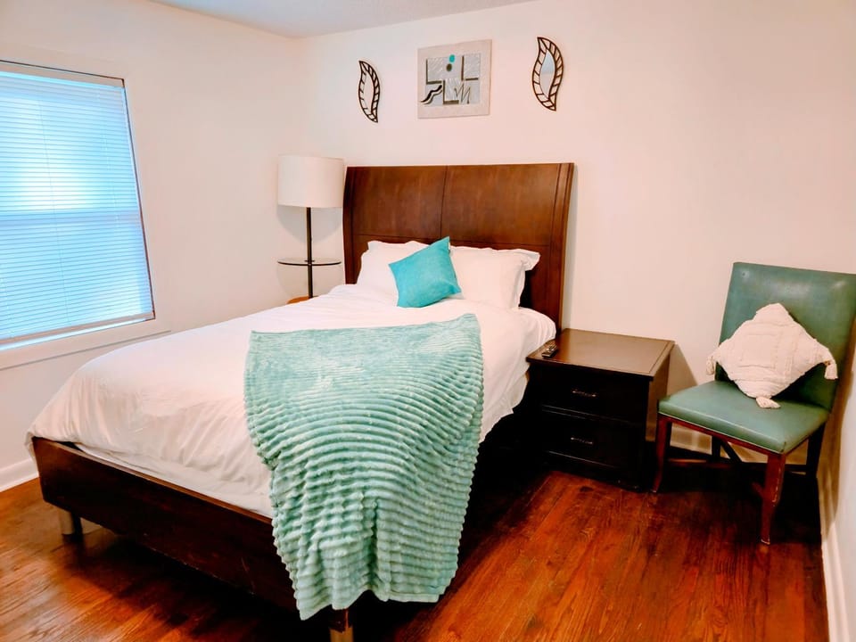 2 Bedroom Kitchen and Living Area Apartment in Fayetteville