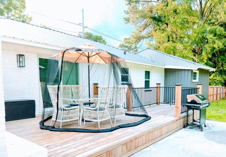 2 Bedroom Kitchen and Living Area Apartment in Fayetteville