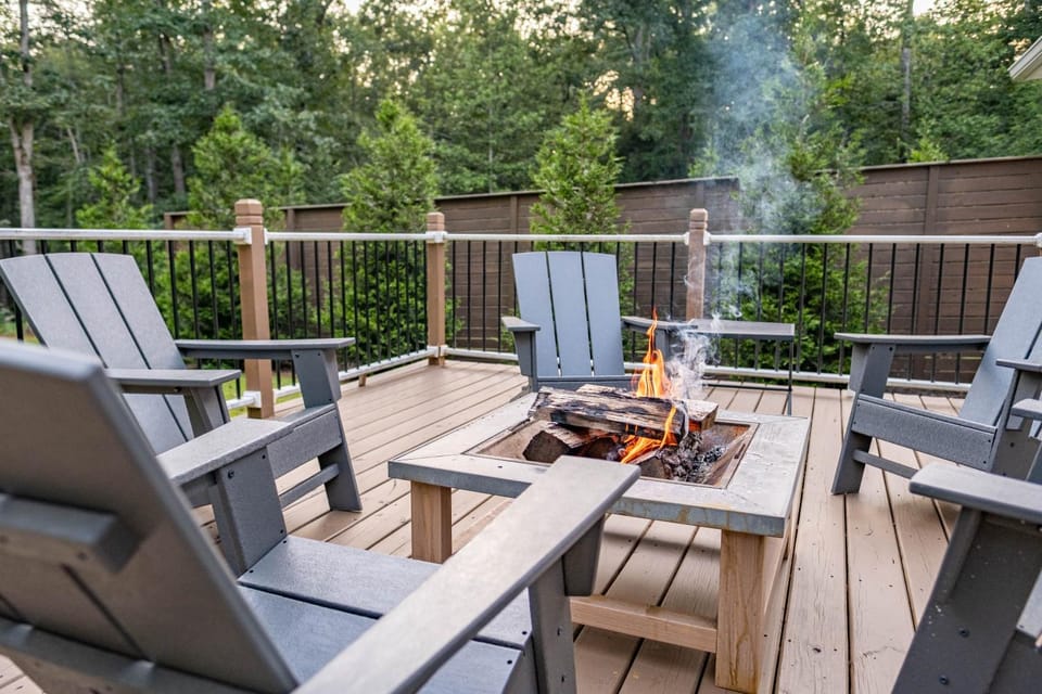 Pickleball - 2 Master Suites - Fire Pit - Game Rm House in Nelson County