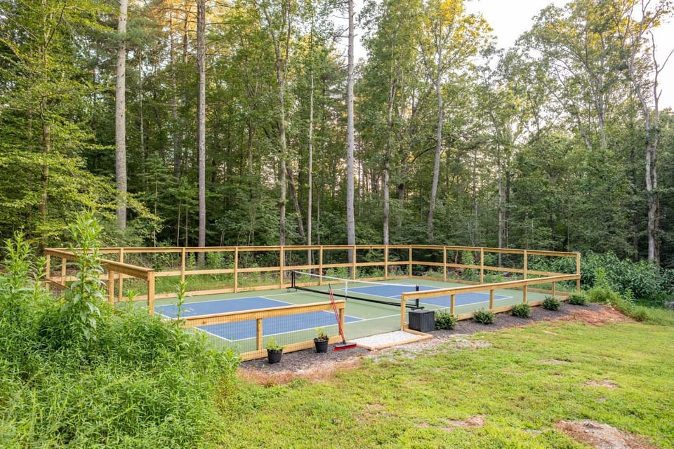 Pickleball - 2 Master Suites - Fire Pit - Game Rm House in Nelson County