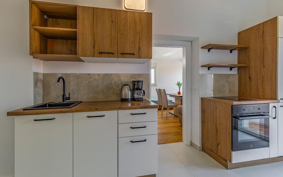 Kitchen or kitchenette, oven