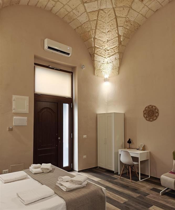 Bed, Photo of the whole room, Bedroom, wardrobe, air conditioner